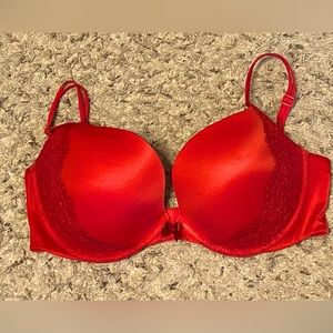 Victoria’s Secret red push up bra